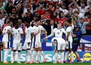 开云体育官方网站-英格兰队惨遭失败，欧预赛晋级前景扑朔迷离