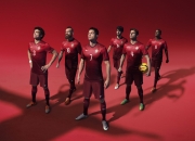 开云体育-引擎轰鸣与城市霓虹，范弗利特的冠军级街道赛之夜