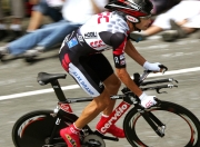 开云体育-篮网完胜勇士，詹姆斯高光表现，一场跨越球队的传奇对话