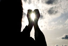 开云平台-包含温网险胜美网，西西帕斯惊艳四座的词条