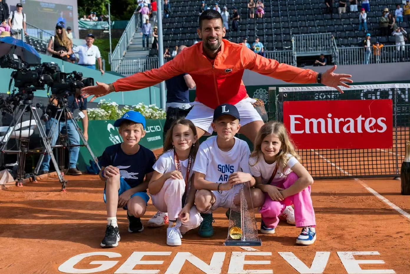 德国网球队轻取世界网球队,德约科维奇统治全场的简单介绍 德国网球队轻取世界网球队,德约科维奇统治全场的简单介绍