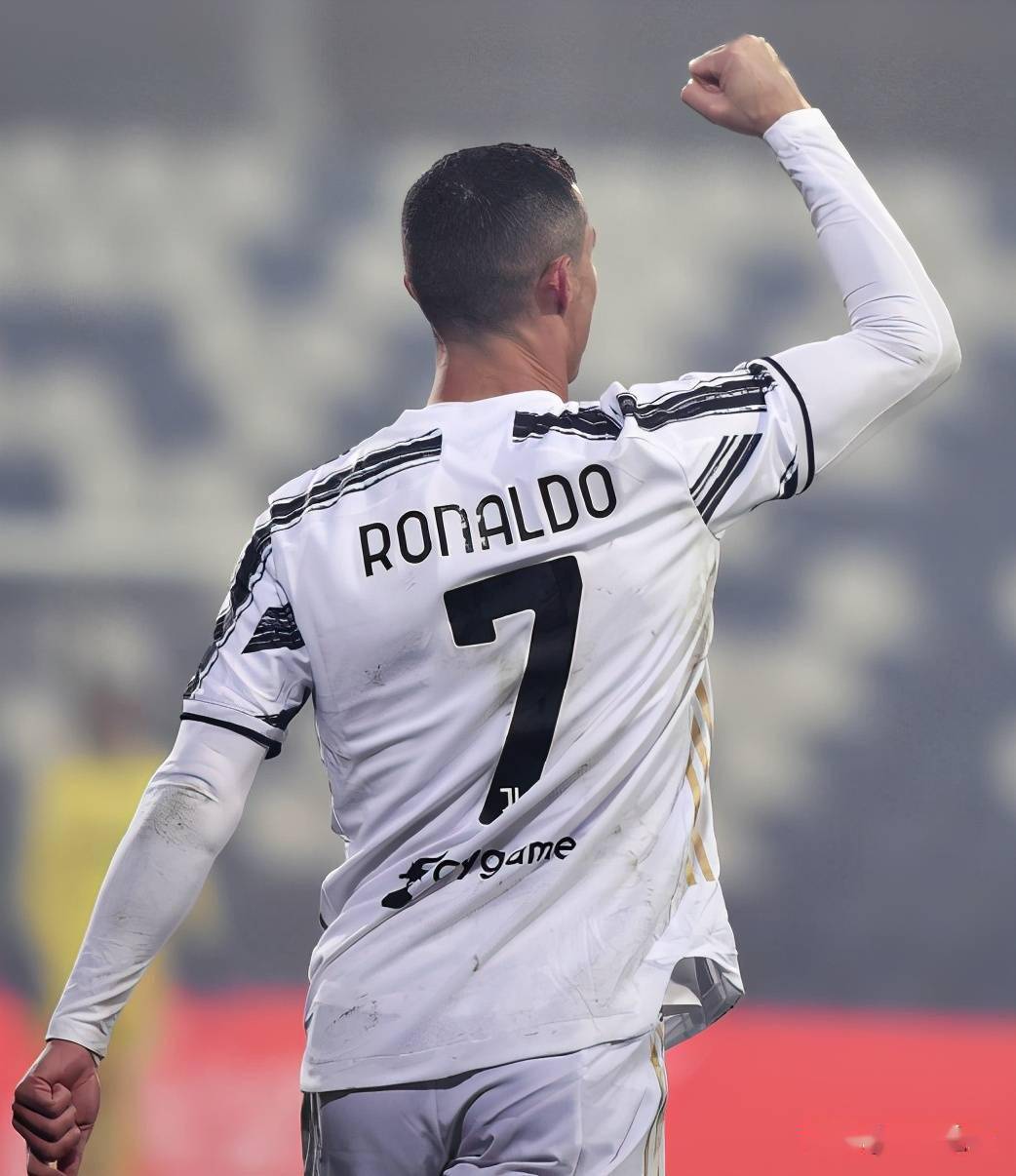 那不勒斯横扫塞维利亚,阿尔瓦雷斯爆发神勇的简单介绍 那不勒斯横扫塞维利亚,阿尔瓦雷斯爆发神勇的简单介绍