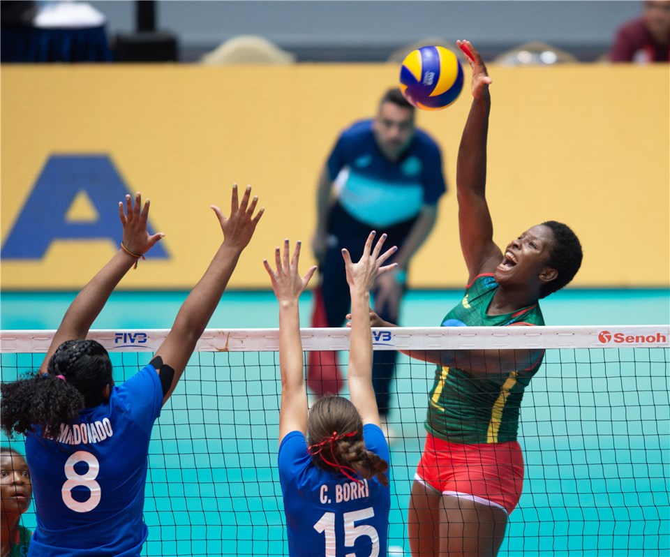 非洲排球队克服困难，展现实力的简单介绍