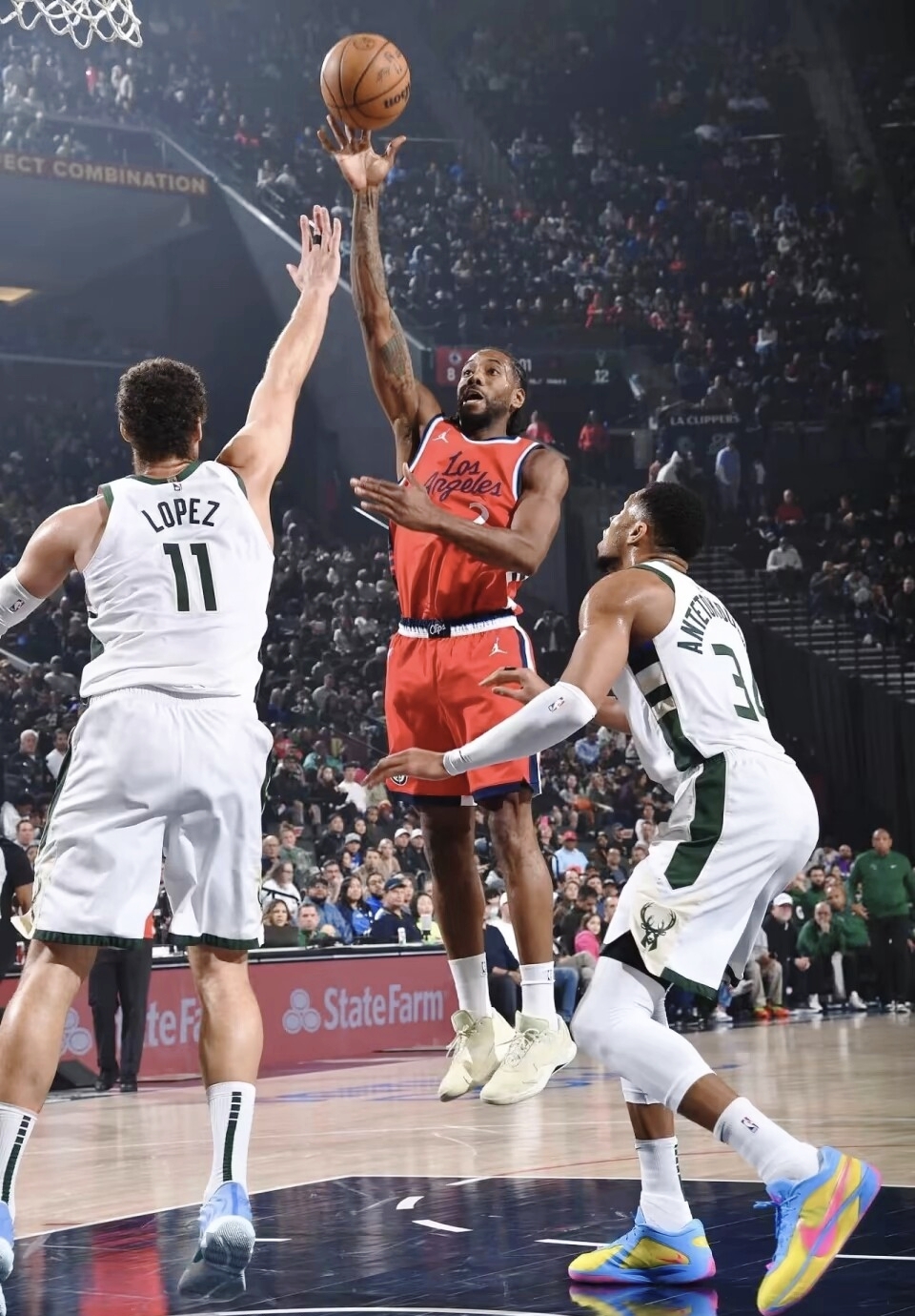 雄鹿客场逆转奇才,全队表现抢眼 雄鹿客场逆转奇才,全队表现抢眼