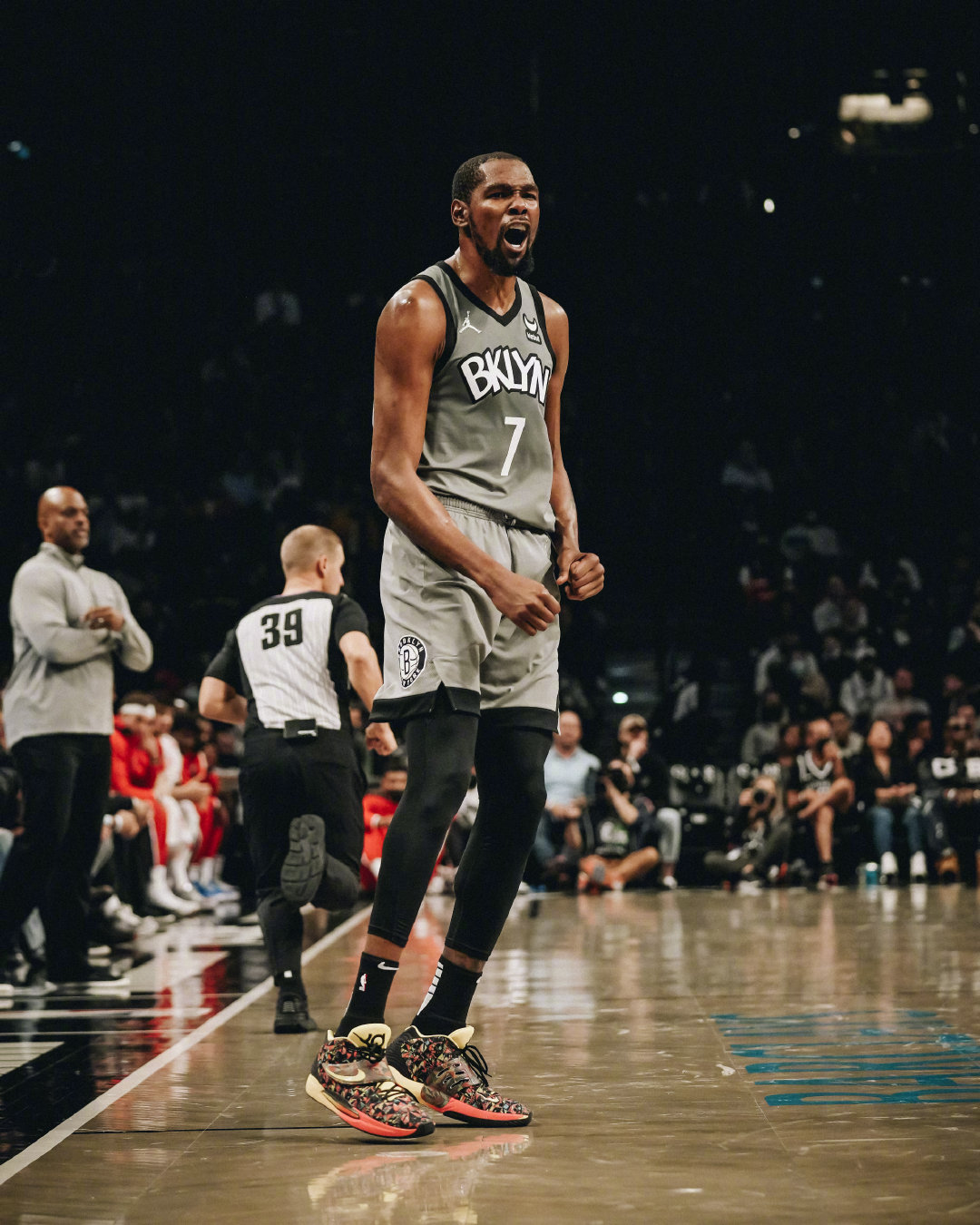 篮网轻取老鹰,杜兰特沉稳分帮助球队走出低谷 篮网轻取老鹰,杜兰特沉稳分帮助球队走出低谷