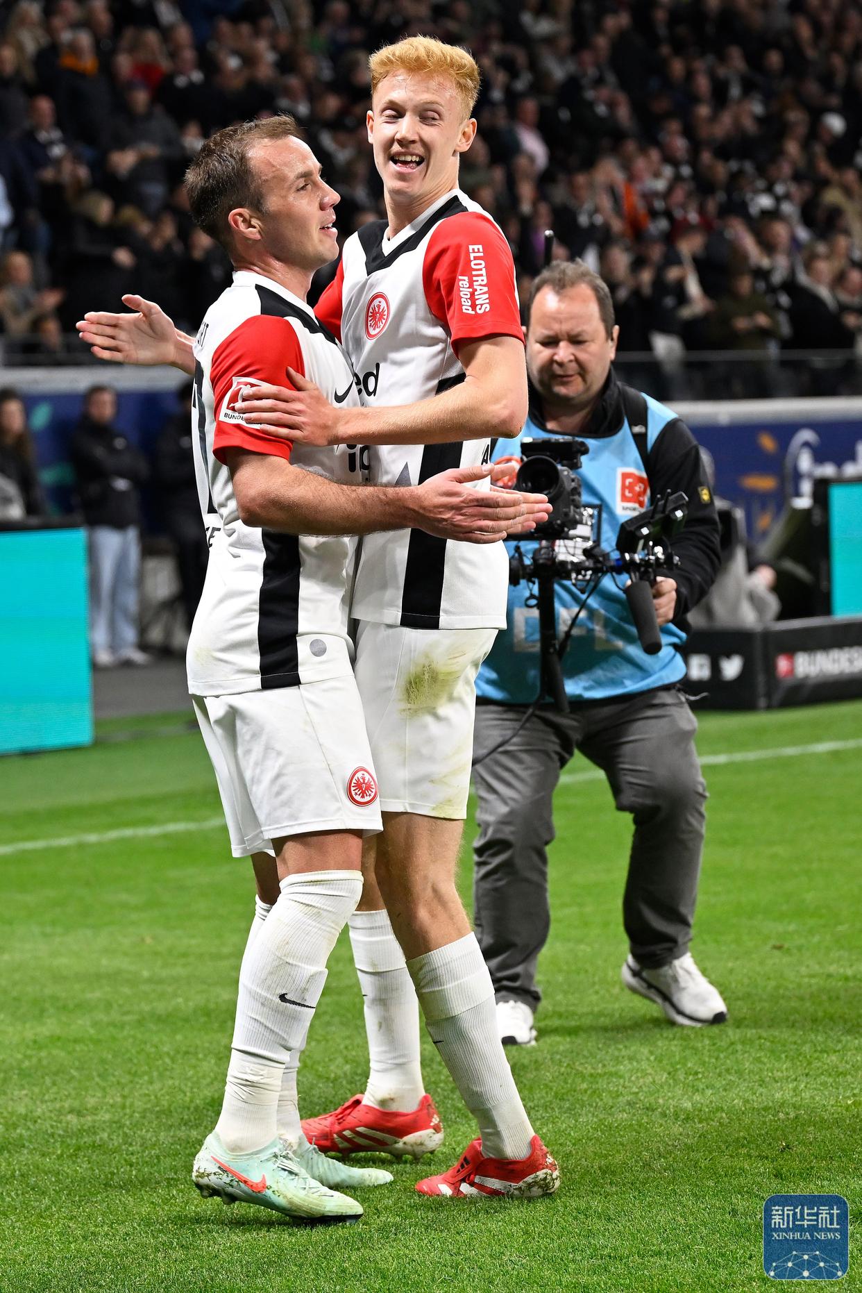 斯图加特猛将强势抢占德国顶级联赛榜首的简单介绍 斯图加特猛将强势抢占德国顶级联赛榜首的简单介绍