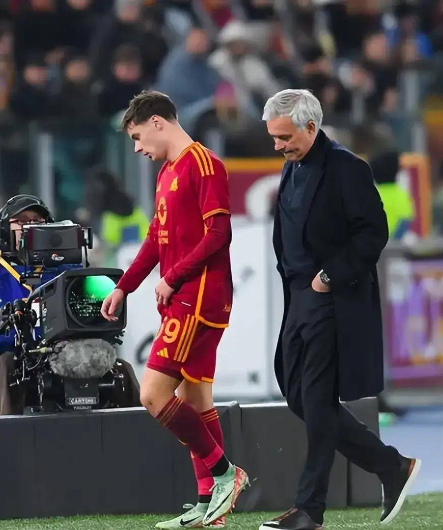 关于佛罗伦萨客场战平,保住中游位置的信息 关于佛罗伦萨客场战平,保住中游位置的信息