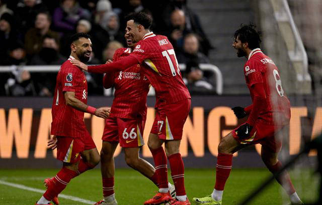 利物浦沦为热门,英超争冠形势变幻莫测 利物浦沦为热门,英超争冠形势变幻莫测