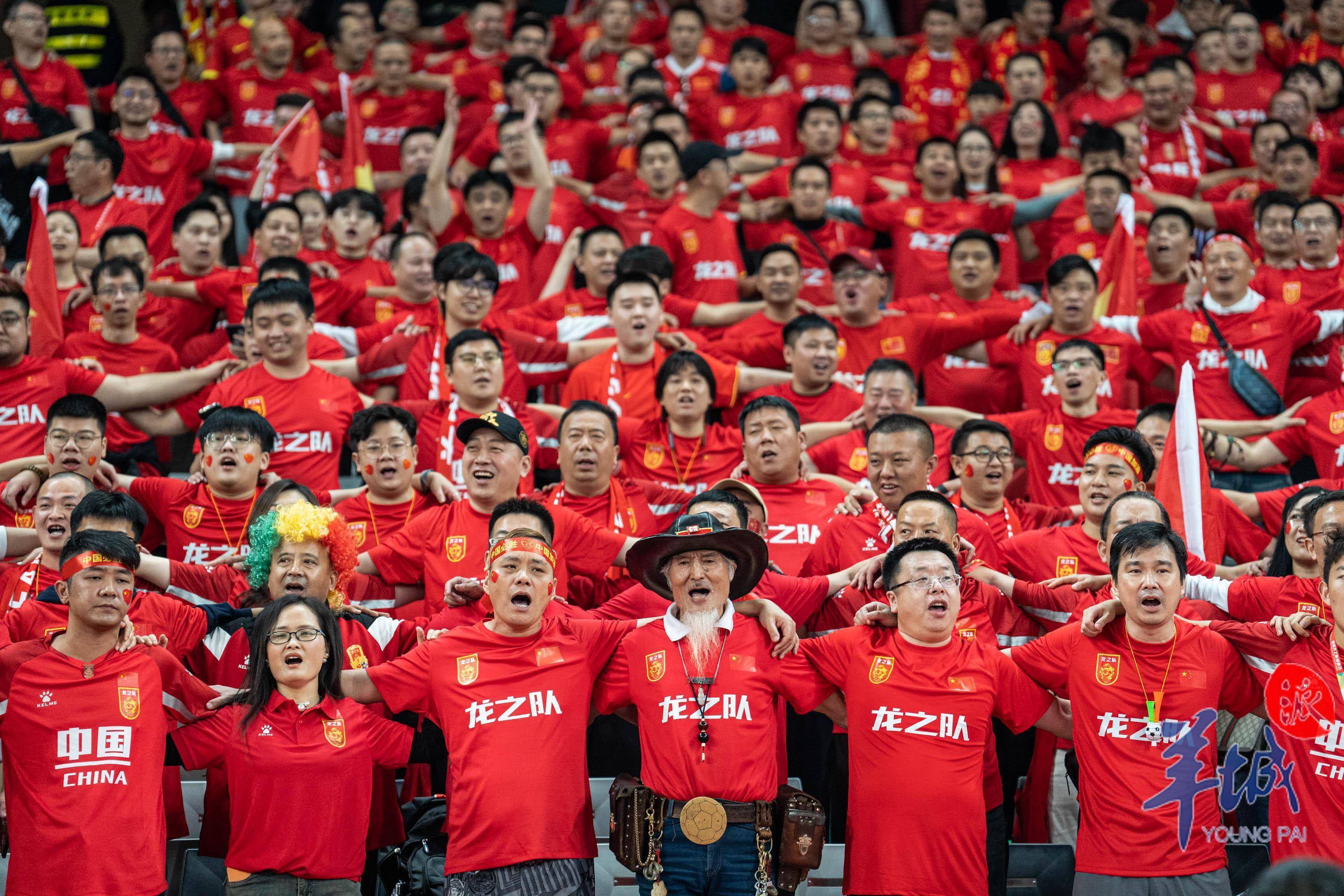 精彩瞬间重现,球迷热议不断 精彩瞬间重现,球迷热议不断