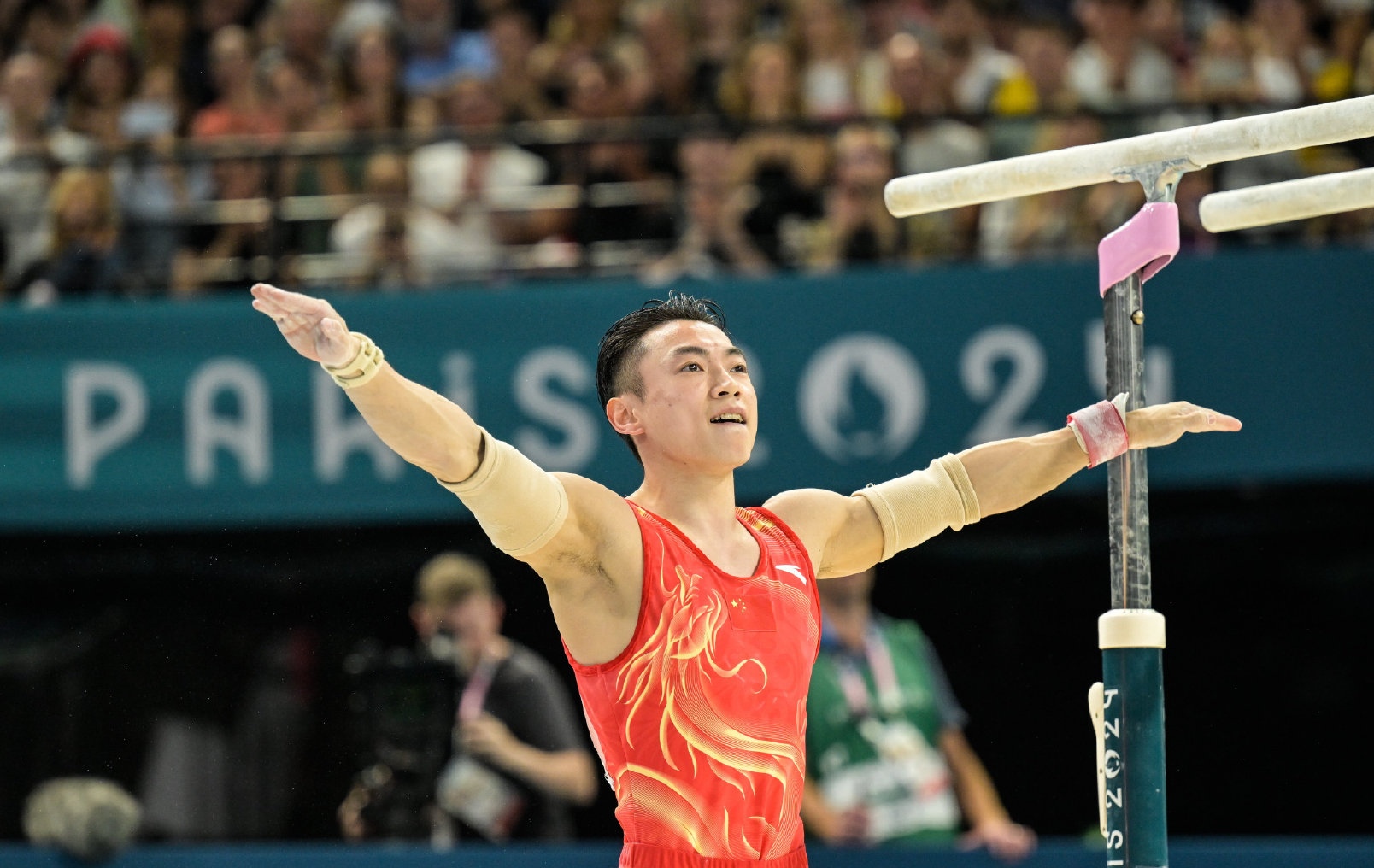 体操选手团队合作默契，共同创造成绩的简单介绍