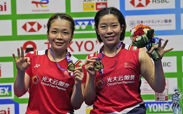 韩国羽毛球队出战显神威,斩获团体金牌 韩国羽毛球队出战显神威,斩获团体金牌