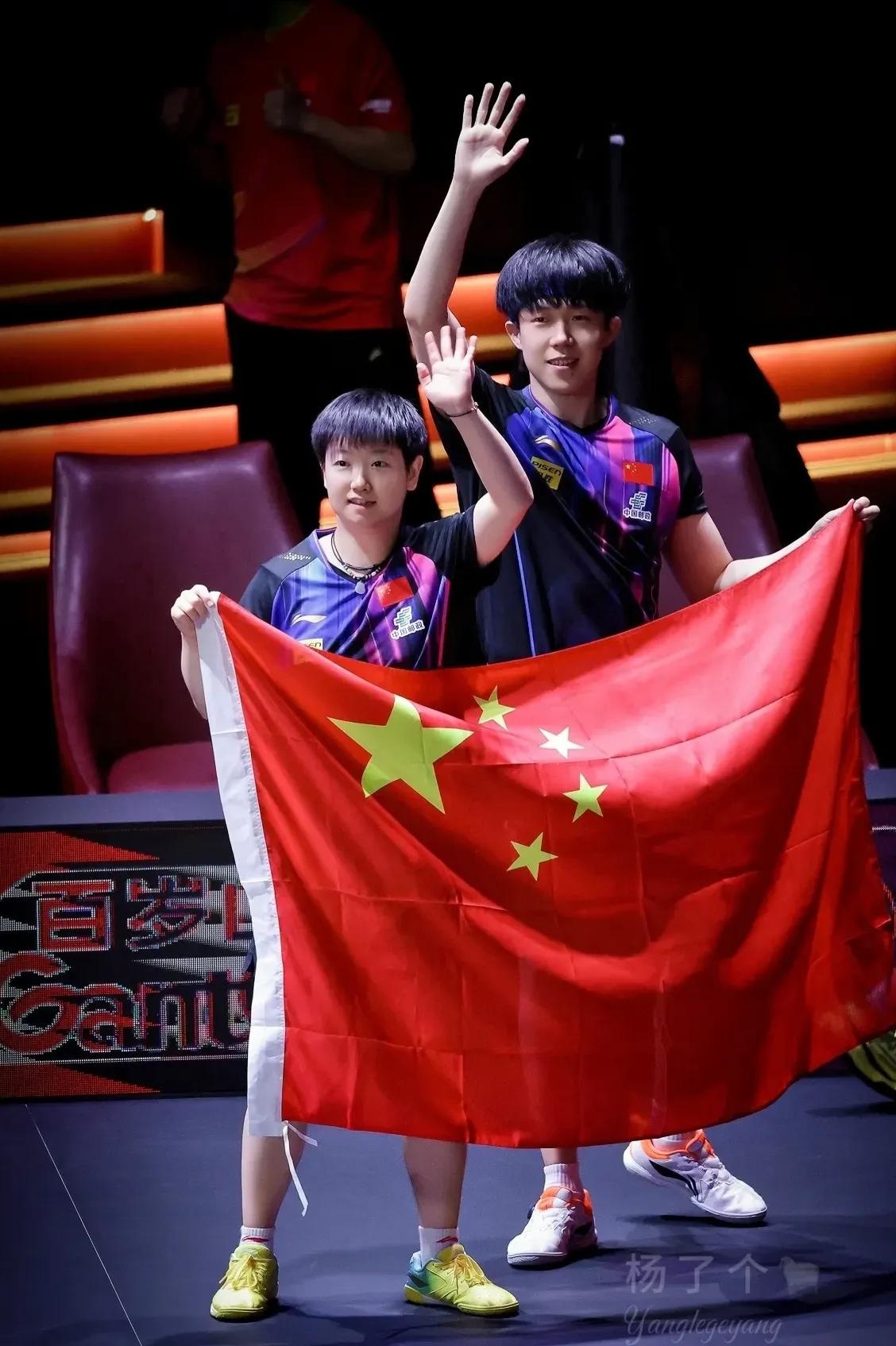 韩国羽毛球队出战显神威,斩获团体金牌 韩国羽毛球队出战显神威,斩获团体金牌