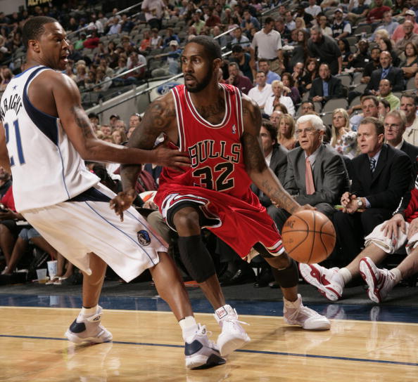 小牛队内外开花,大胜黄蜂队上演一场进攻大战 小牛队内外开花,大胜黄蜂队上演一场进攻大战