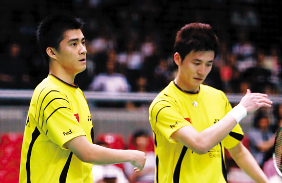 包含印度队碾压丹麦队，黄鸭组合高光表现的词条