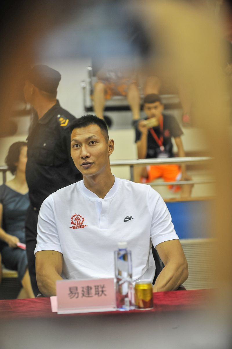 包含猛龙轻取广州队,易建联惊艳四座的词条 包含猛龙轻取广州队,易建联惊艳四座的词条