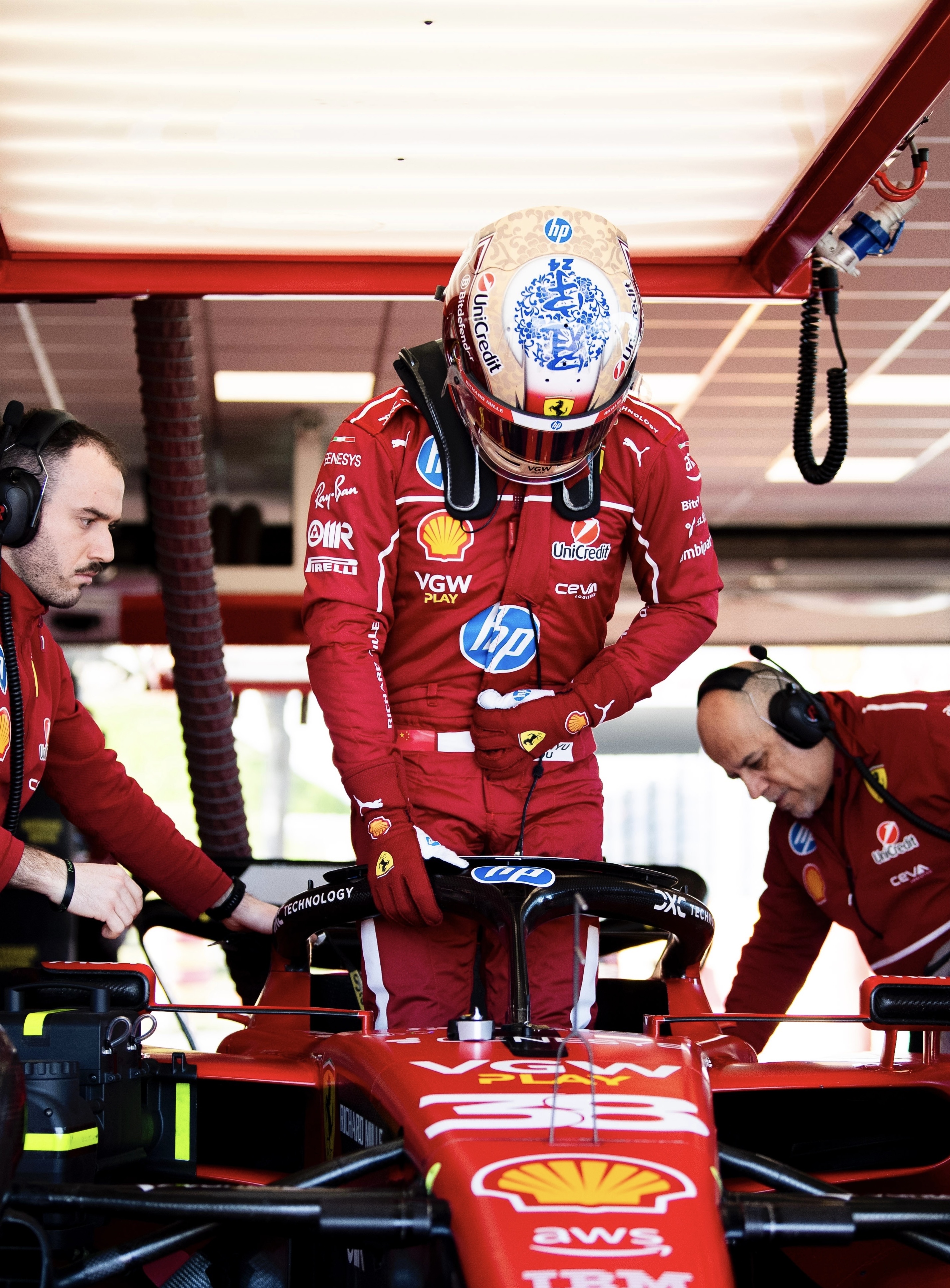 阿斯顿马丁力克索伯车队，周冠宇统治全场的简单介绍