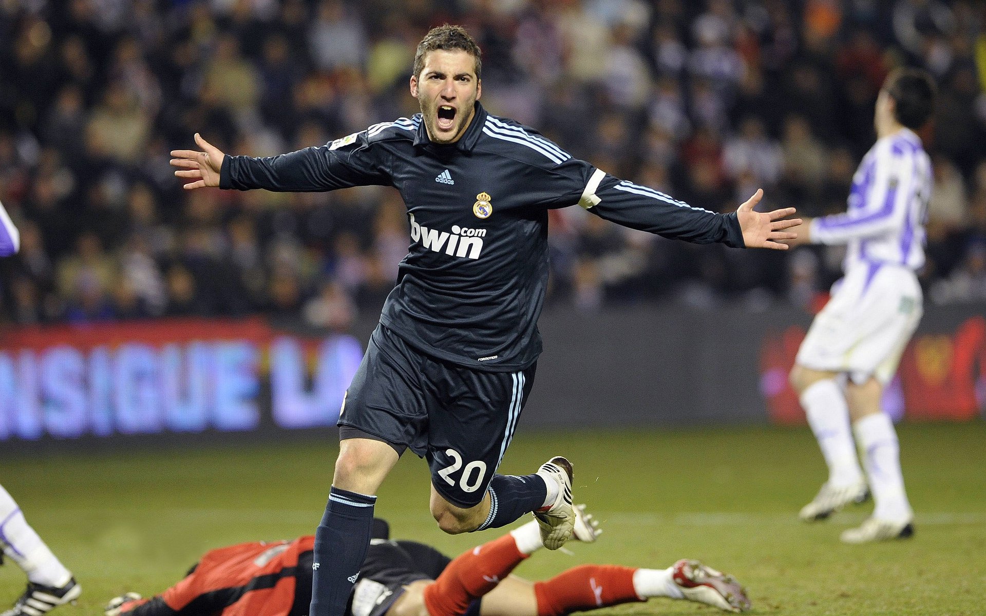 塞内加尔铁血锁链绞杀药厂，内马尔灵光一现定乾坤